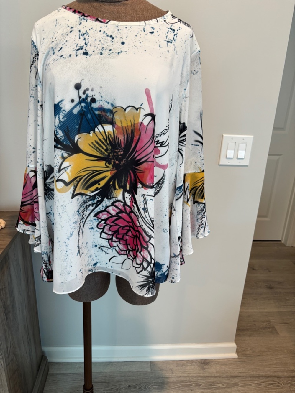 Mac & Me Women's Floral Bell-Sleeve Top - White with Pink & Yellow Large